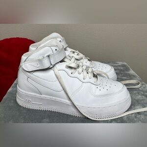 White Nike Air Force (hightops)